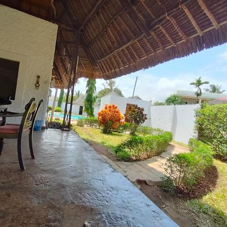 Miwa Holiday Resort Diani Beach Exterior photo