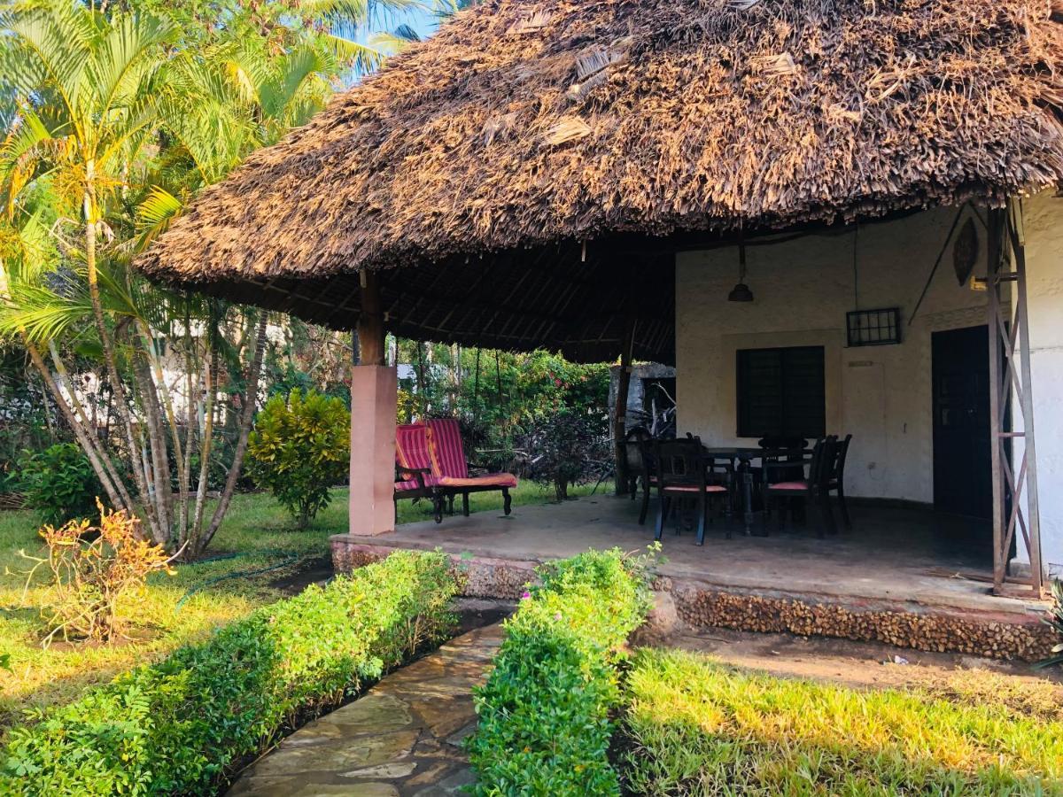 Miwa Holiday Resort Diani Beach Exterior photo
