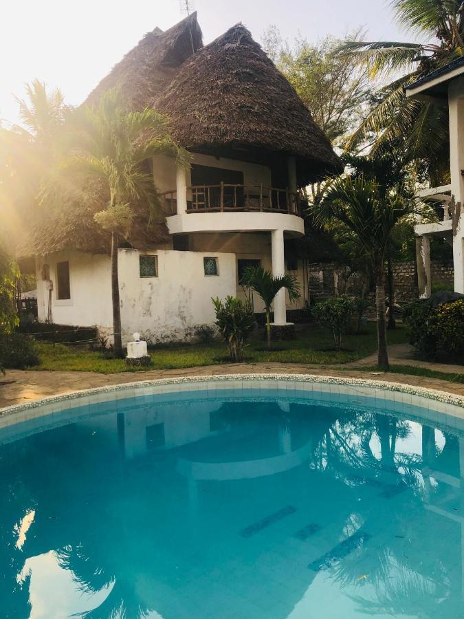 Miwa Holiday Resort Diani Beach Exterior photo