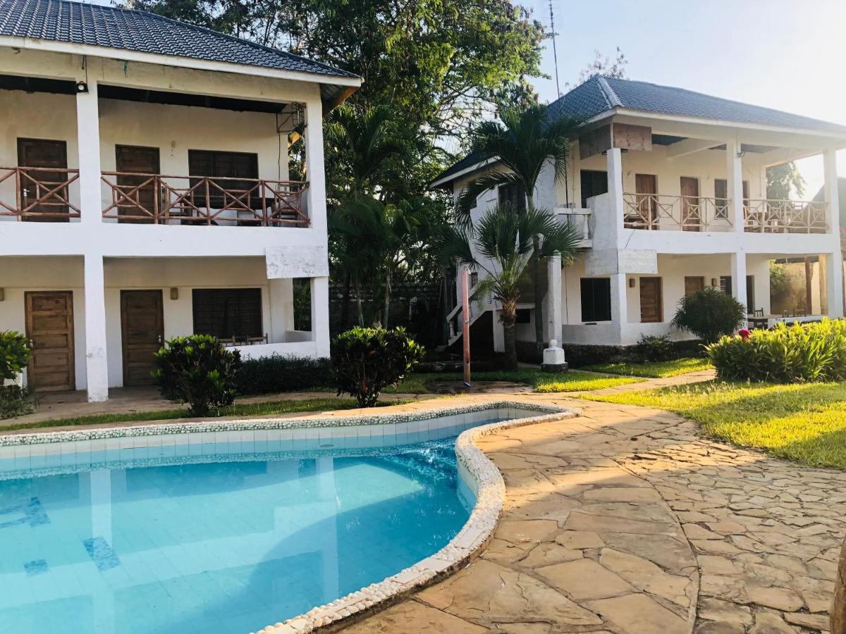 Miwa Holiday Resort Diani Beach Exterior photo