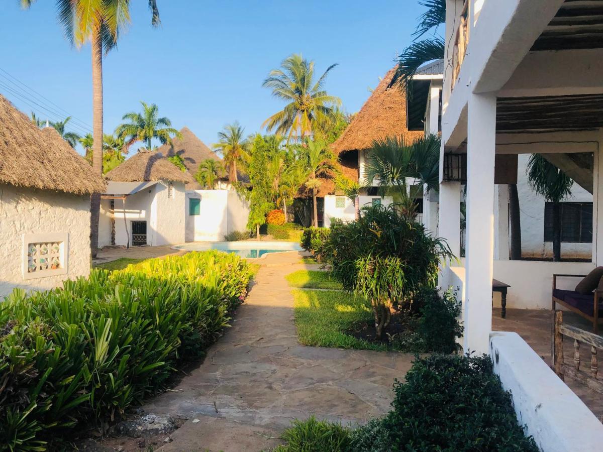 Miwa Holiday Resort Diani Beach Exterior photo