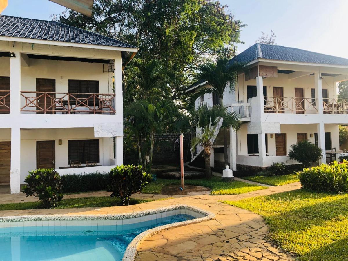 Miwa Holiday Resort Diani Beach Exterior photo