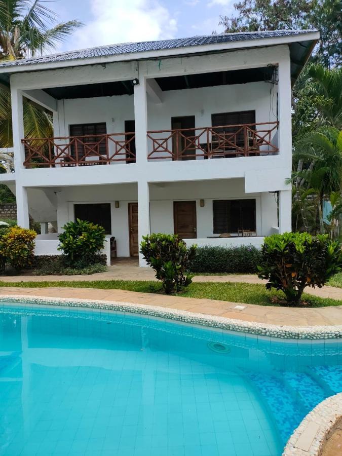 Miwa Holiday Resort Diani Beach Exterior photo