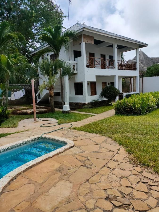 Miwa Holiday Resort Diani Beach Exterior photo